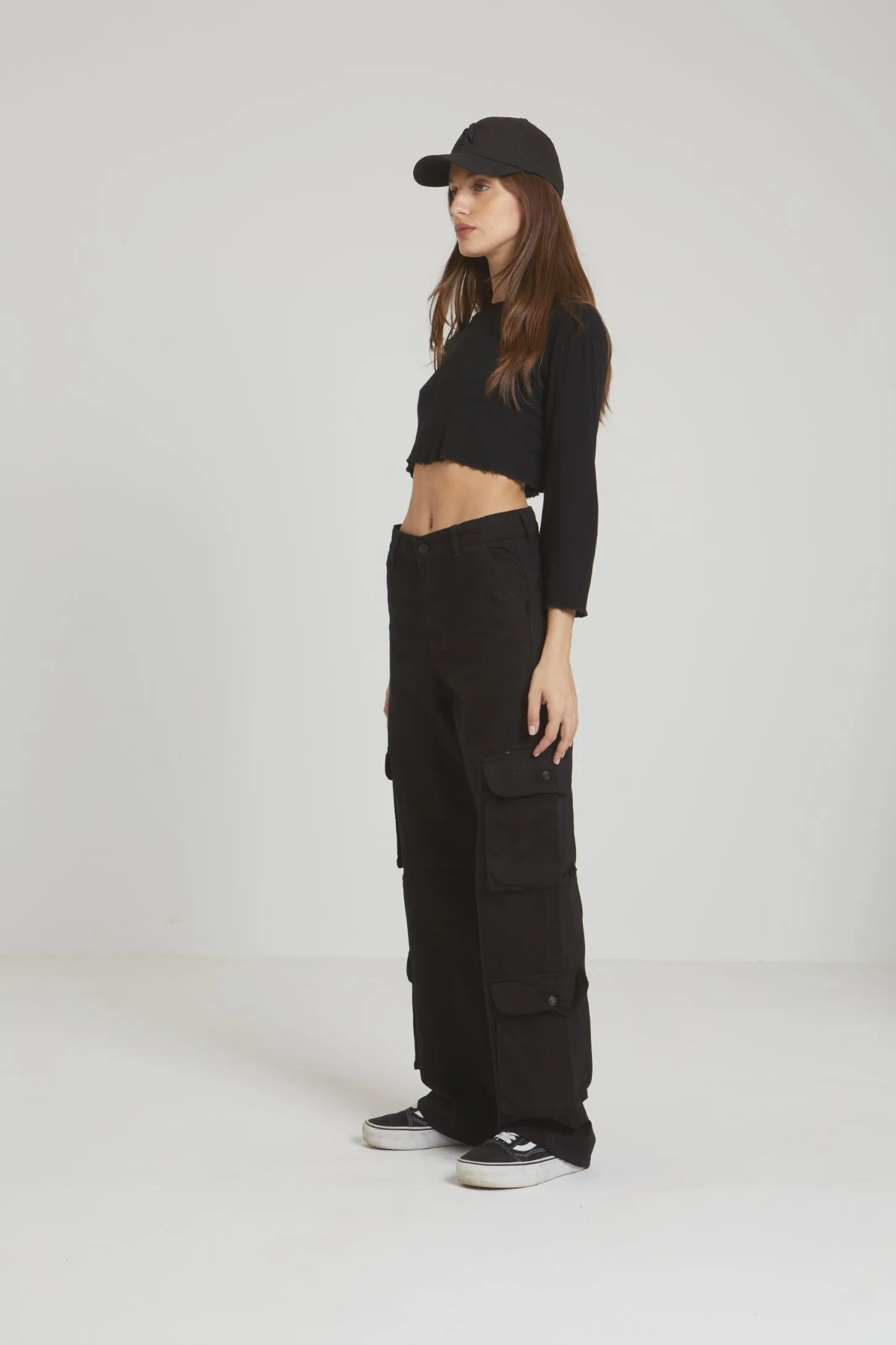 MID RISE CARGO PANTS - BLACK